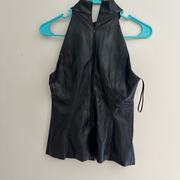 WHITE HOUSE BLACK MARKET Black Sleeveless Top FAUX LEATHER size 0 NWT - Picture 4 of 6